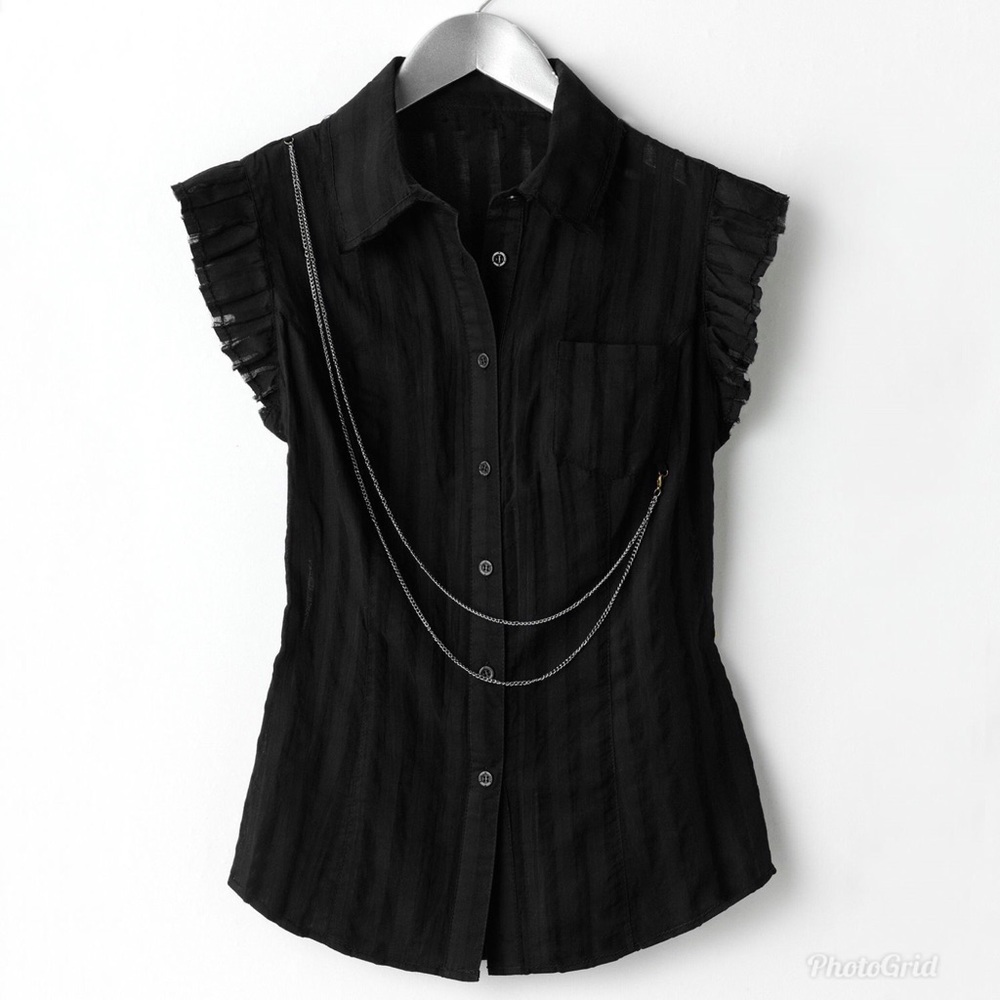 Button up blouse with chain🔗